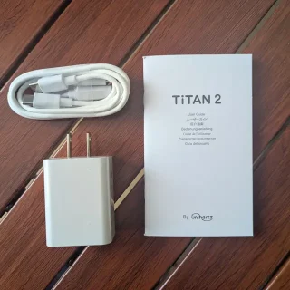 Unihertz Titan 2→ACアダプター／USBケーブル／ユーザーガイド